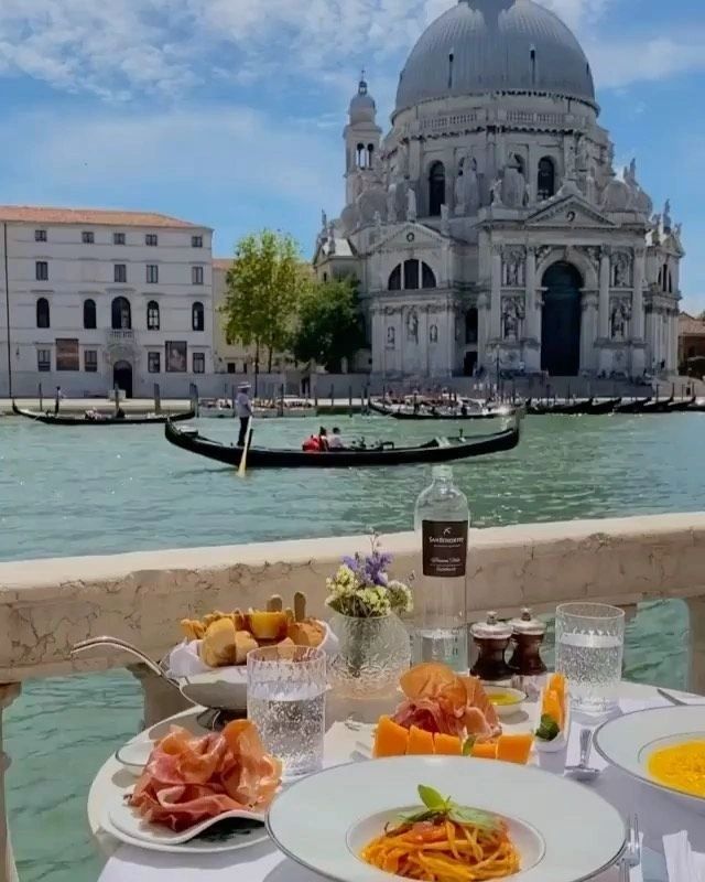 Sunset dining at Ristorante Riviera with stunning views of the Giudecca Canal. Sunset dining at Ristorante Riviera with stunning views of the Giudecca Canal.