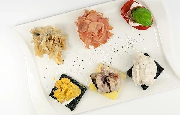 Picture-perfect dining with gondolas drifting by at Venice’s best restaurants. Picture-perfect dining with gondolas drifting by at Venice’s best restaurants.
