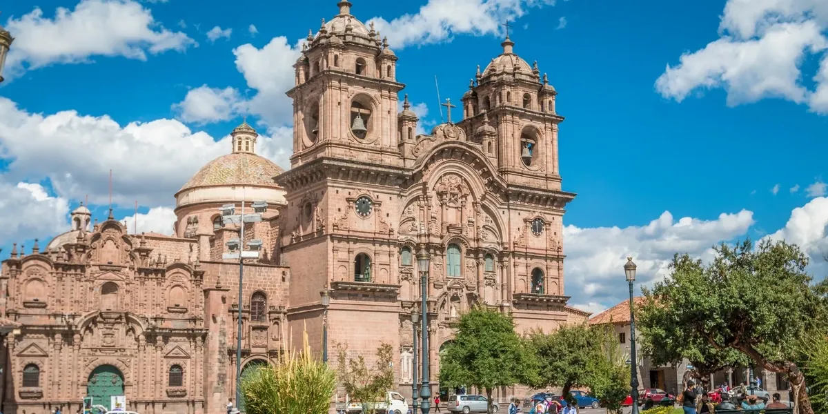 rs=w_1200,h_600,cg_true (2) Cusco Cathedral, Peru, sunny day.