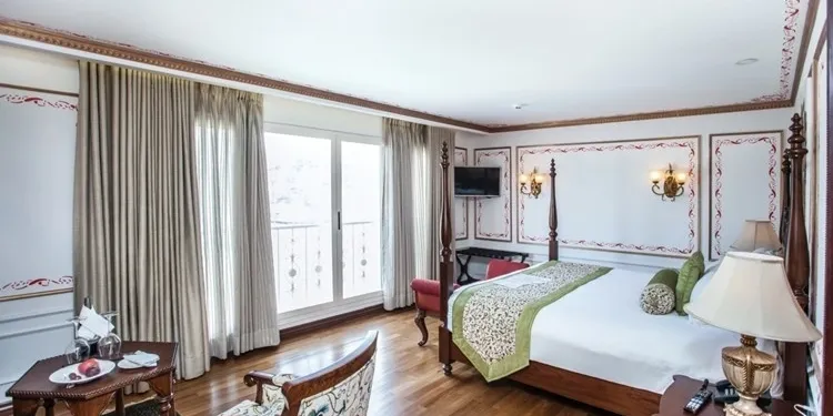rs=w_750,h_375,cg_true (1) Luxurious hotel room with large bed.